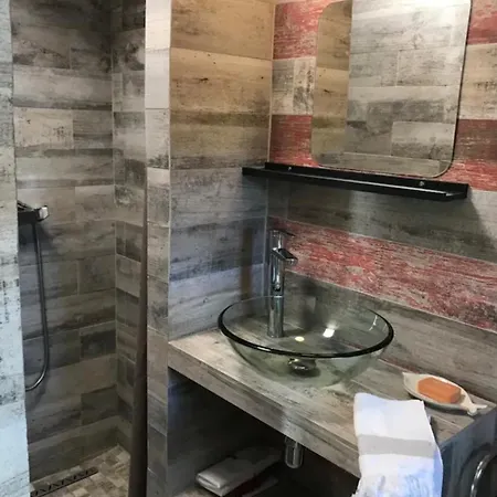 Le Ponton, Douces וילה